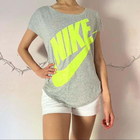 NIKE SPORTS TEE - Picture 2 of 6